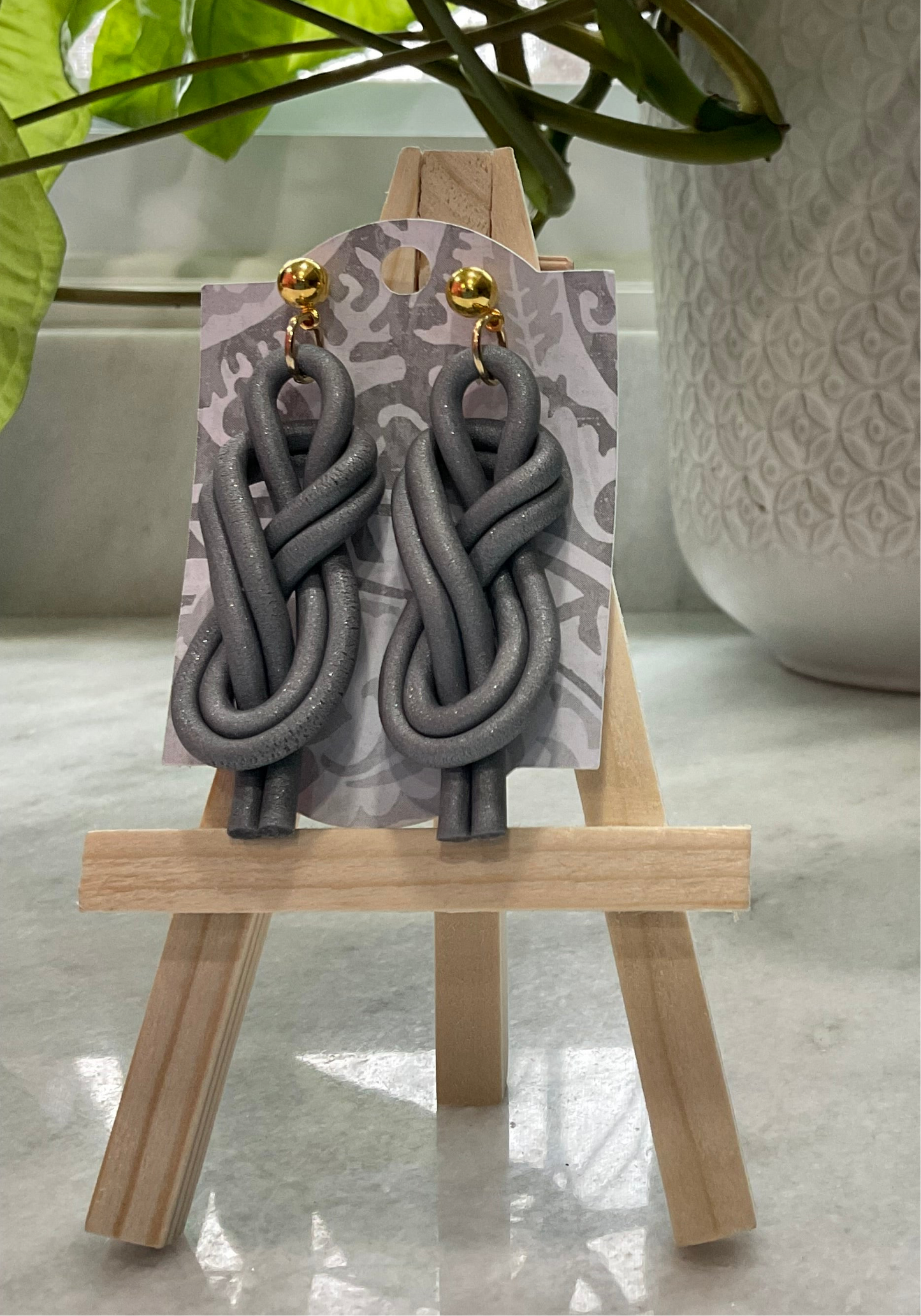 Knotty Dangles