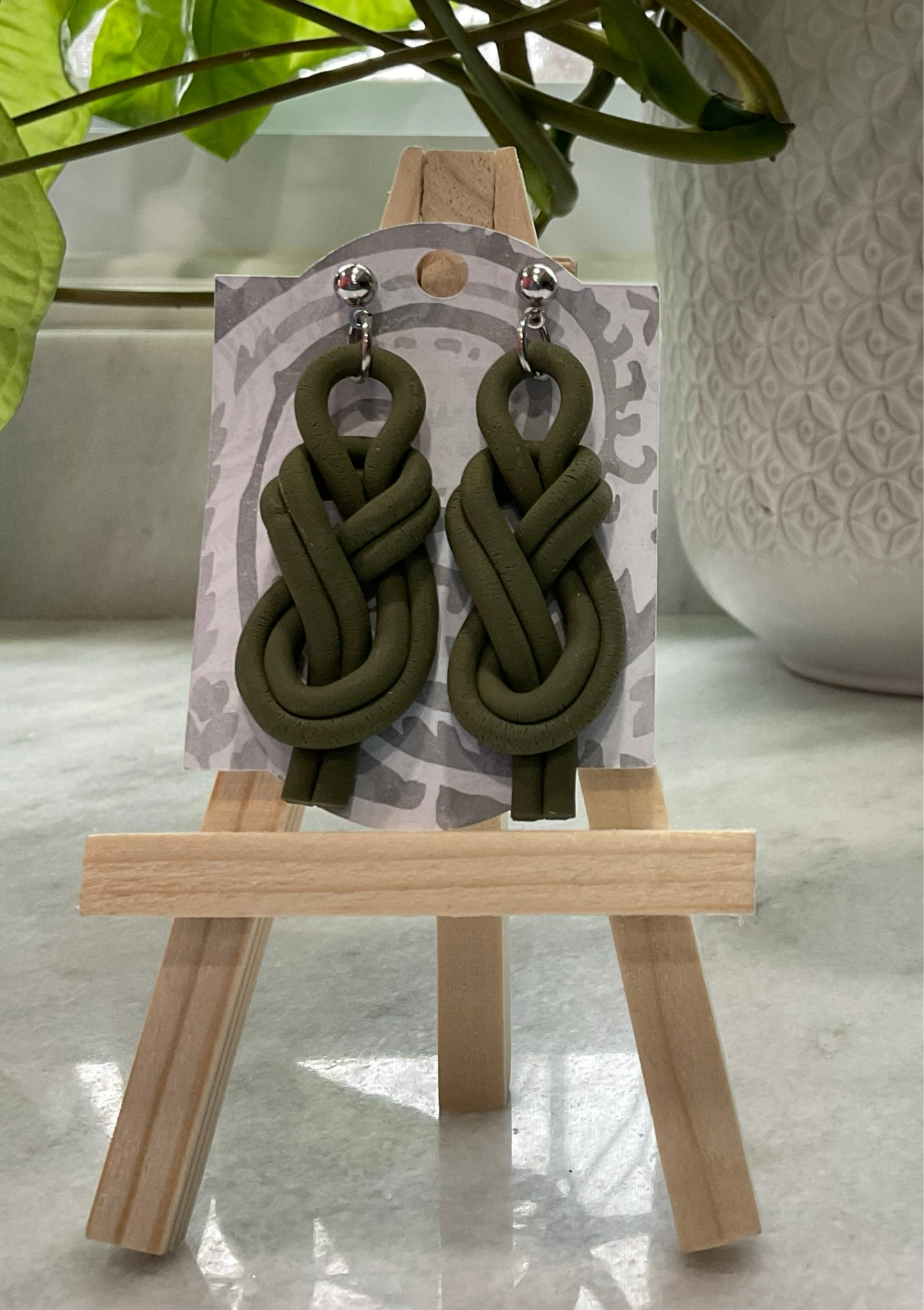 Knotty Dangles