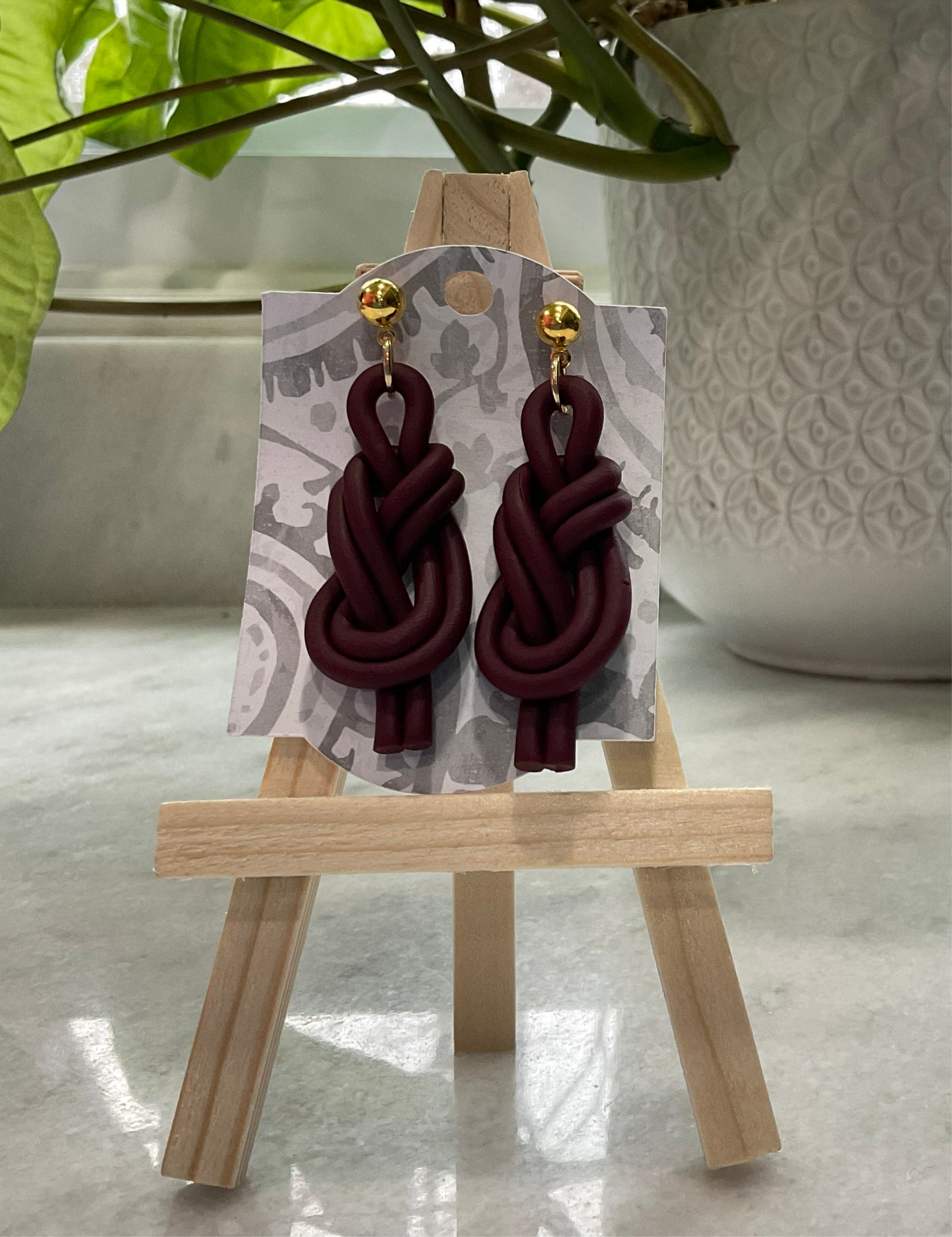 Knotty Dangles