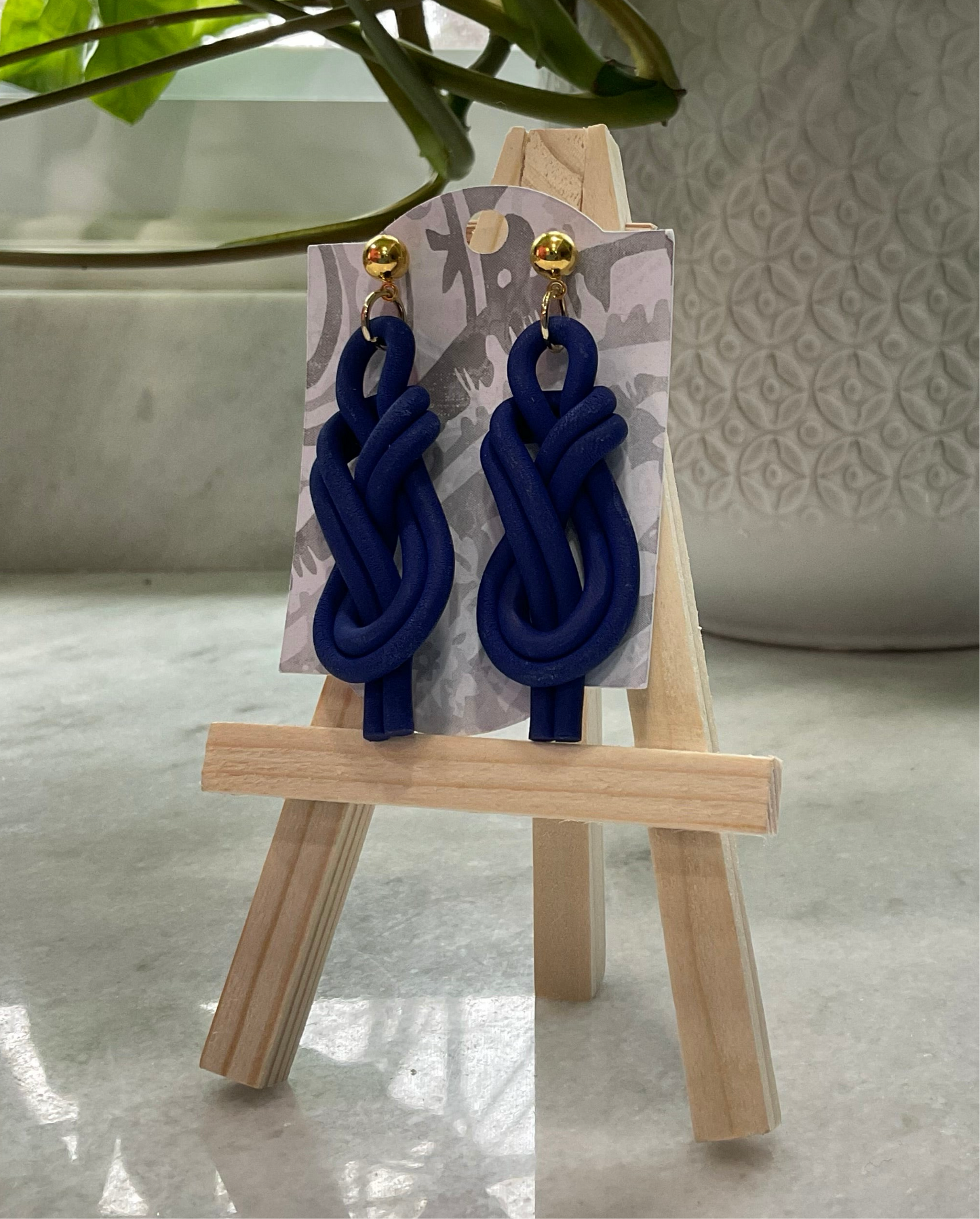 Knotty Dangles