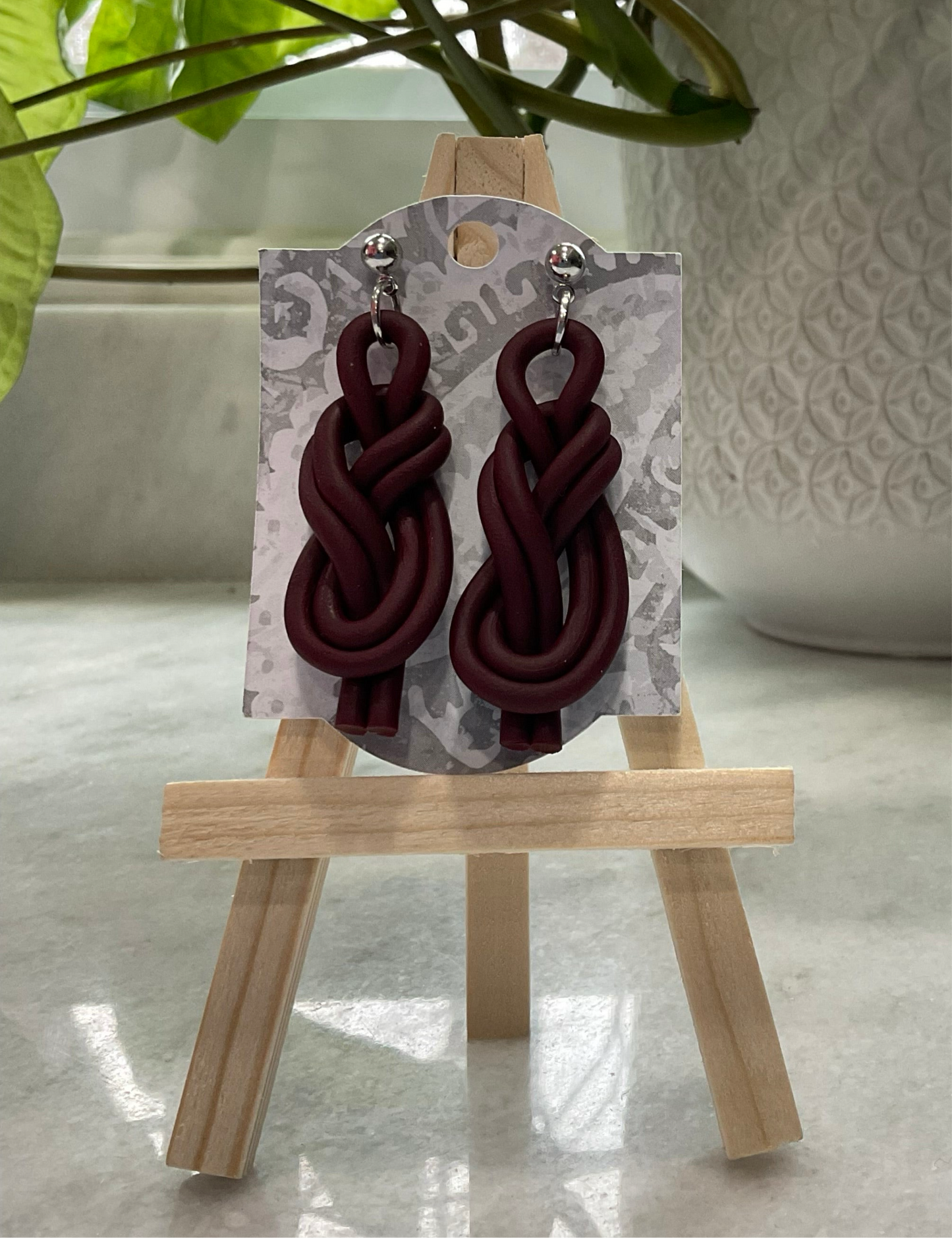 Knotty Dangles