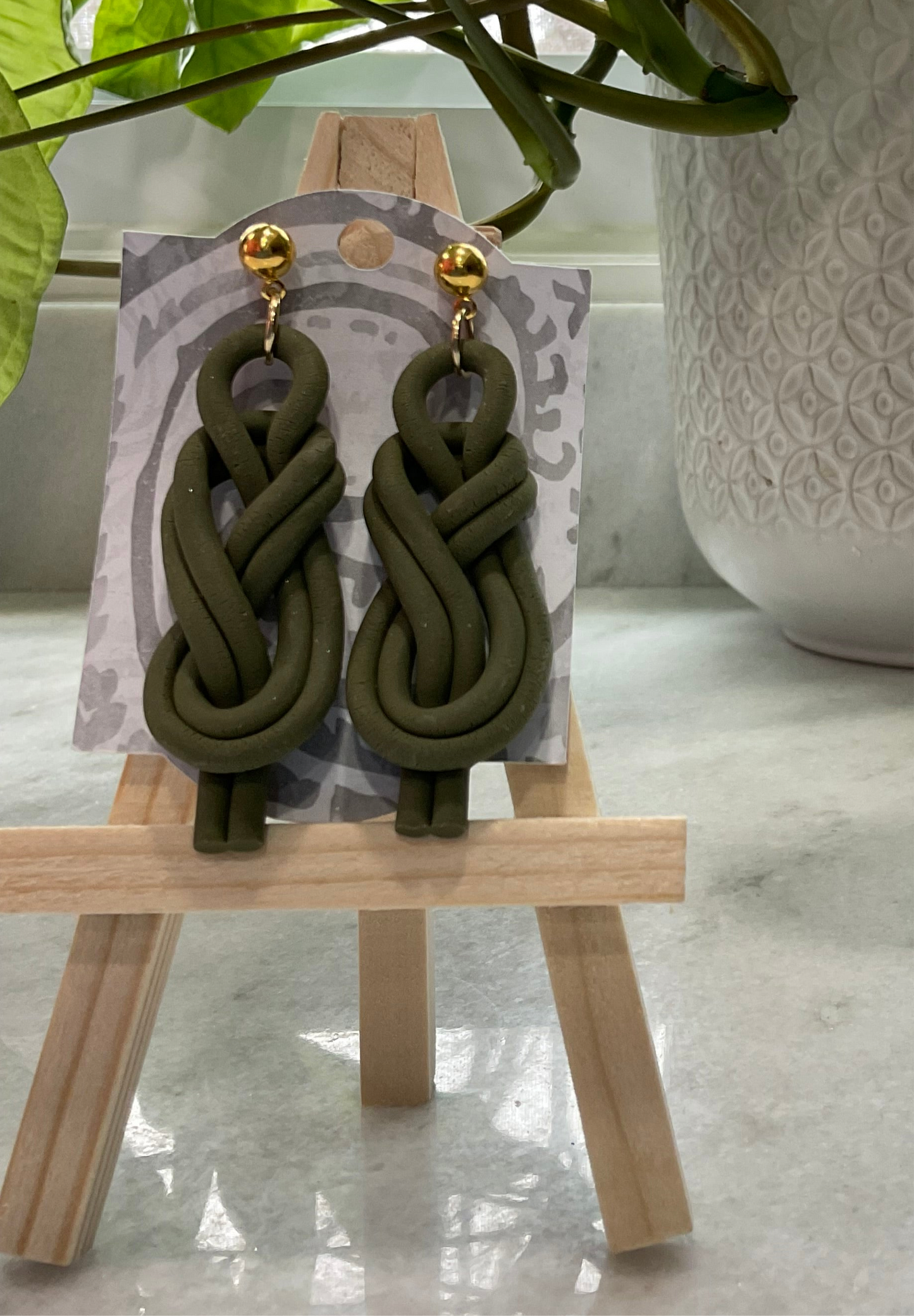 Knotty Dangles