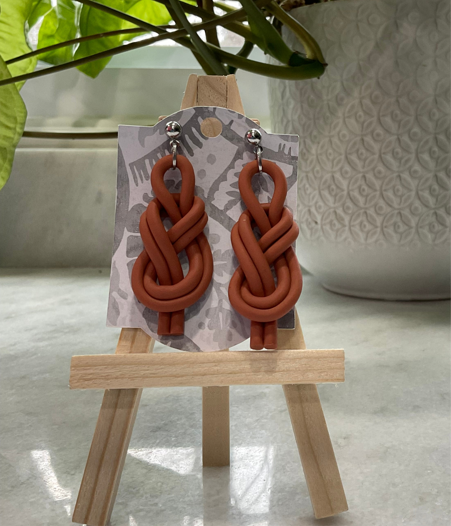 Knotty Dangles