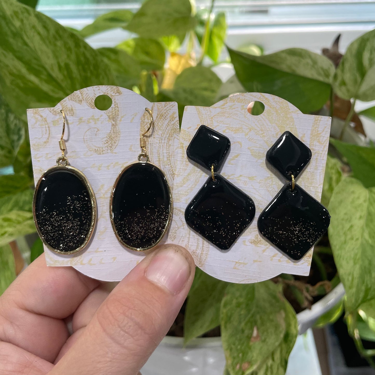 Sparkly Bezeled Oval