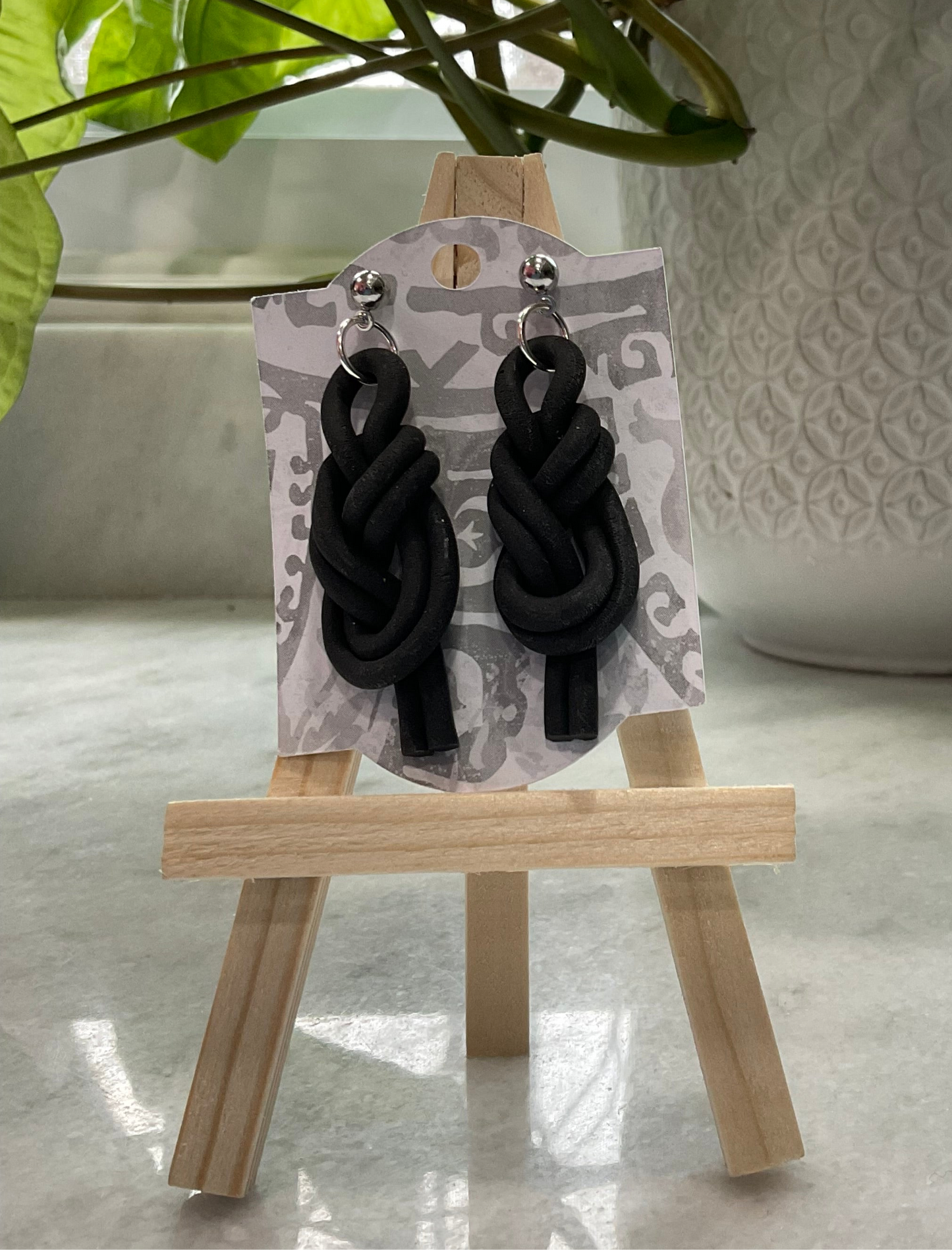 Knotty Dangles