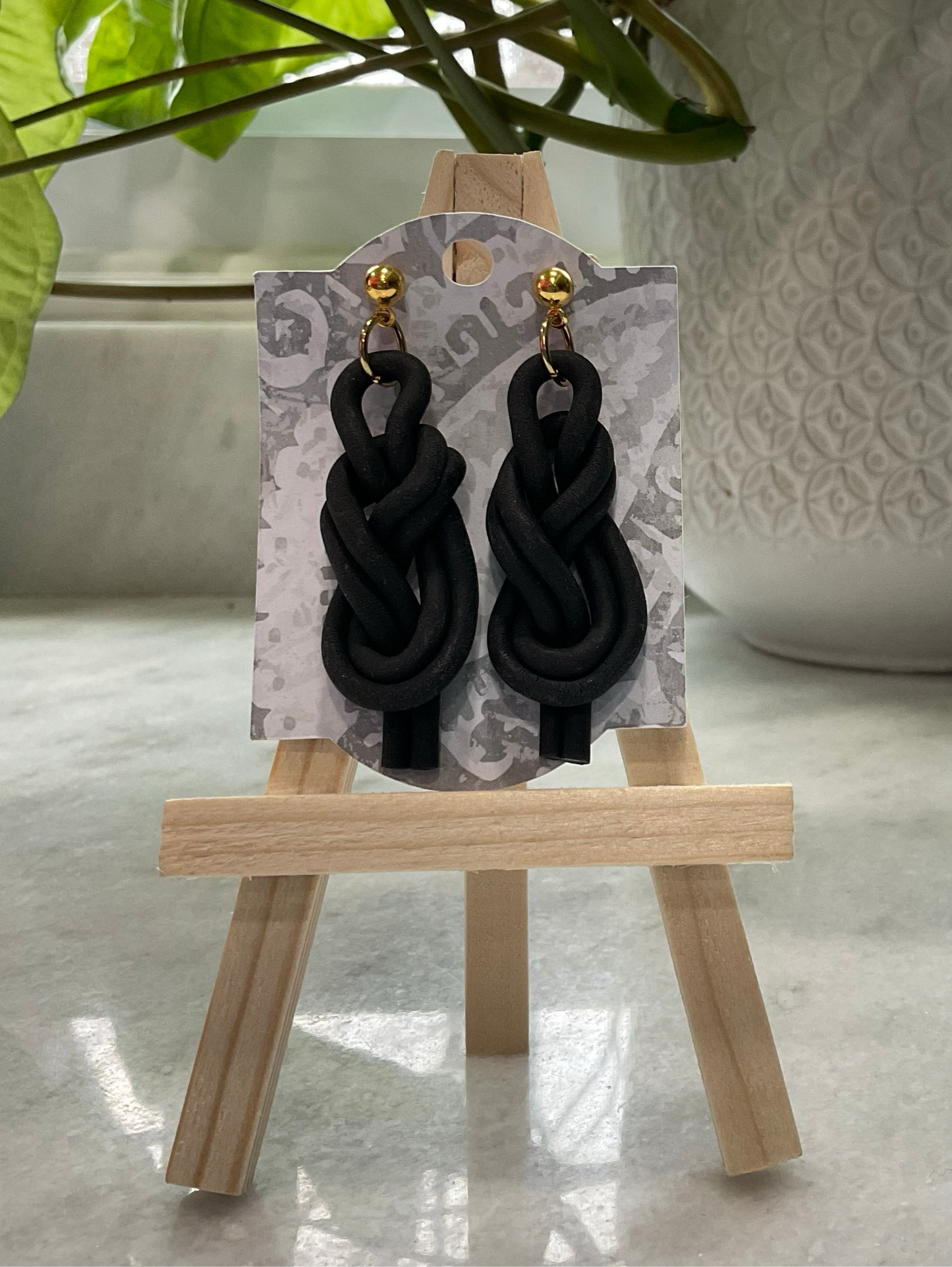 Knotty Dangles