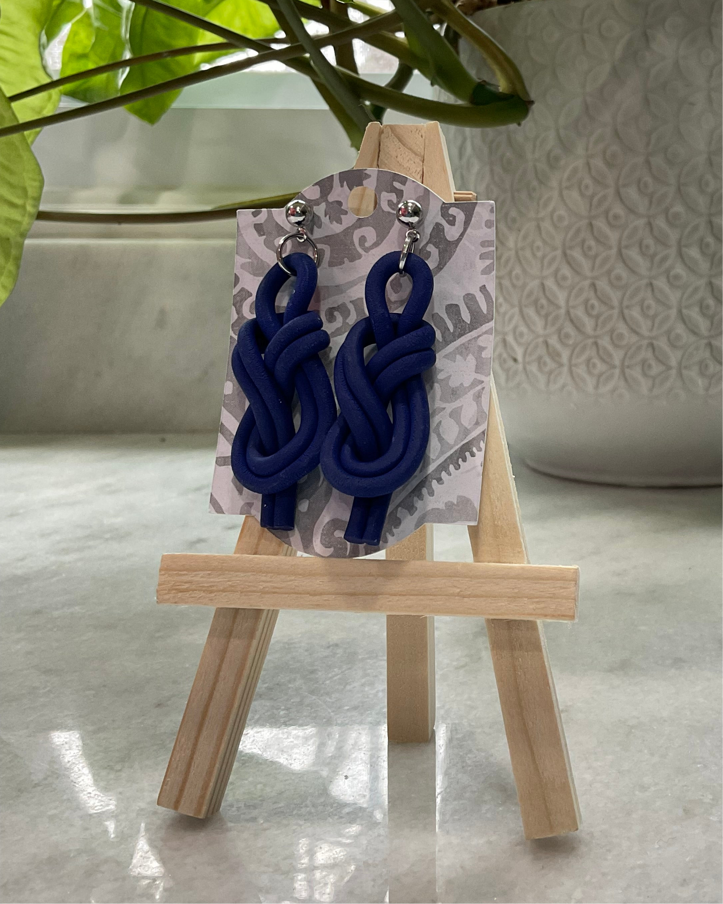 Knotty Dangles