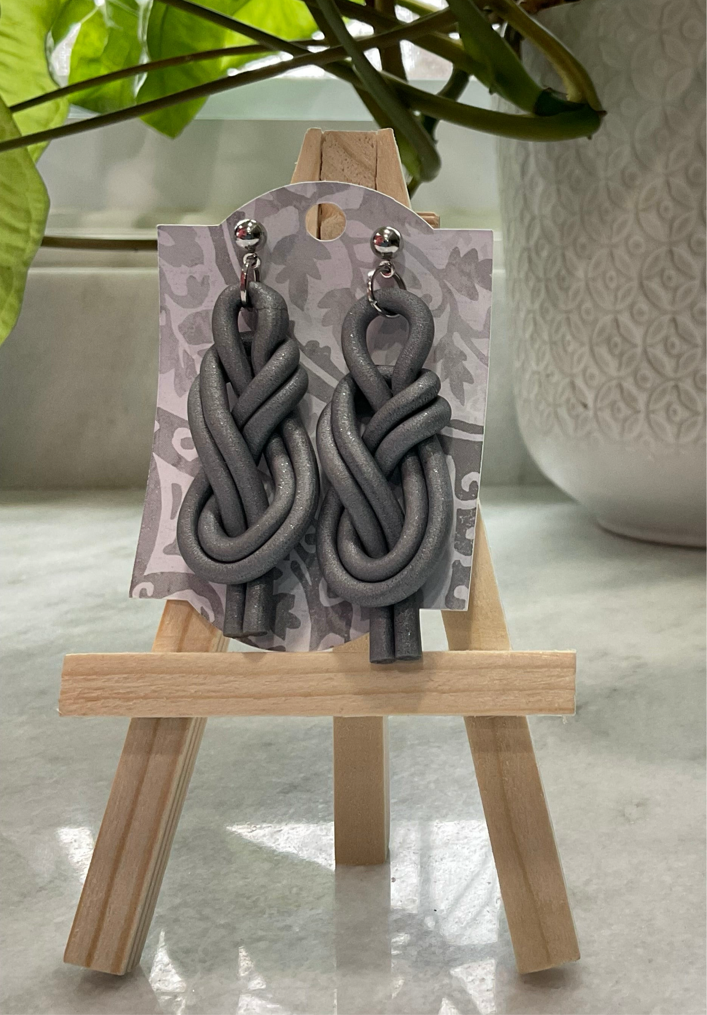Knotty Dangles