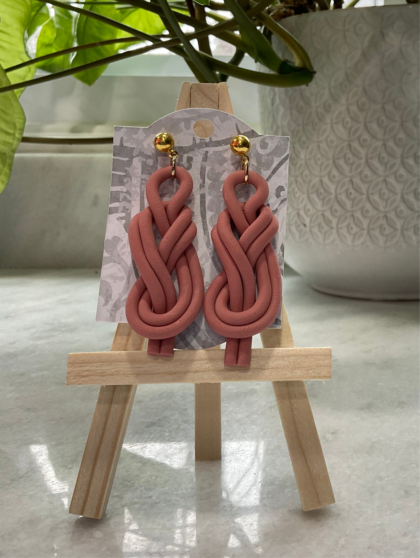 Knotty Dangles